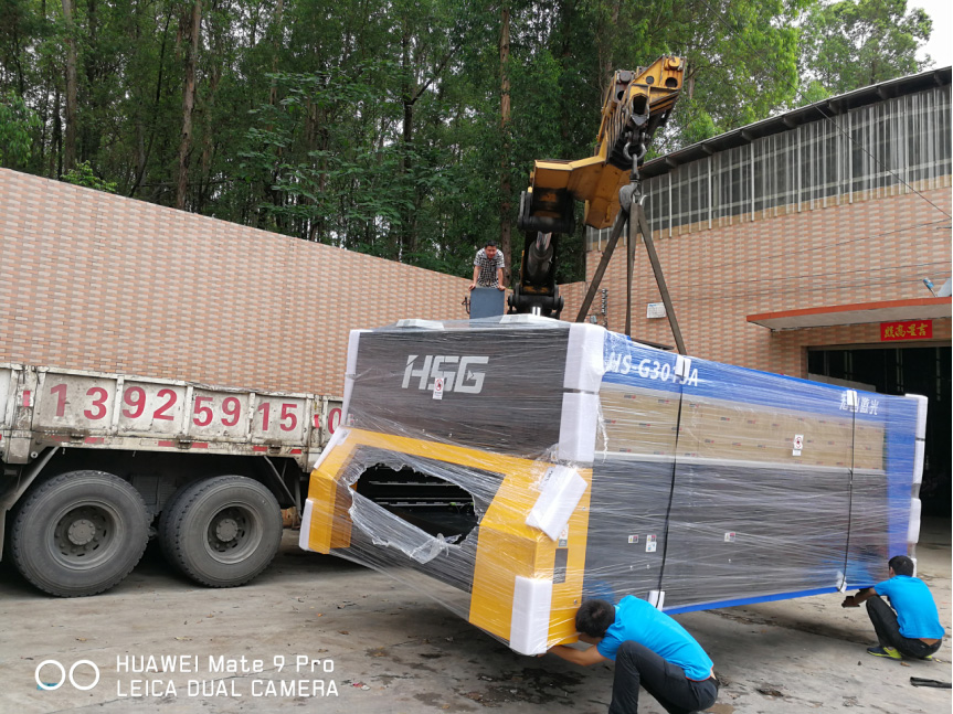 國產(chǎn)宏山激光機(jī)卸車施工