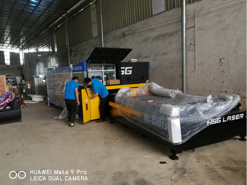 國產(chǎn)宏山激光機(jī)卸車施工