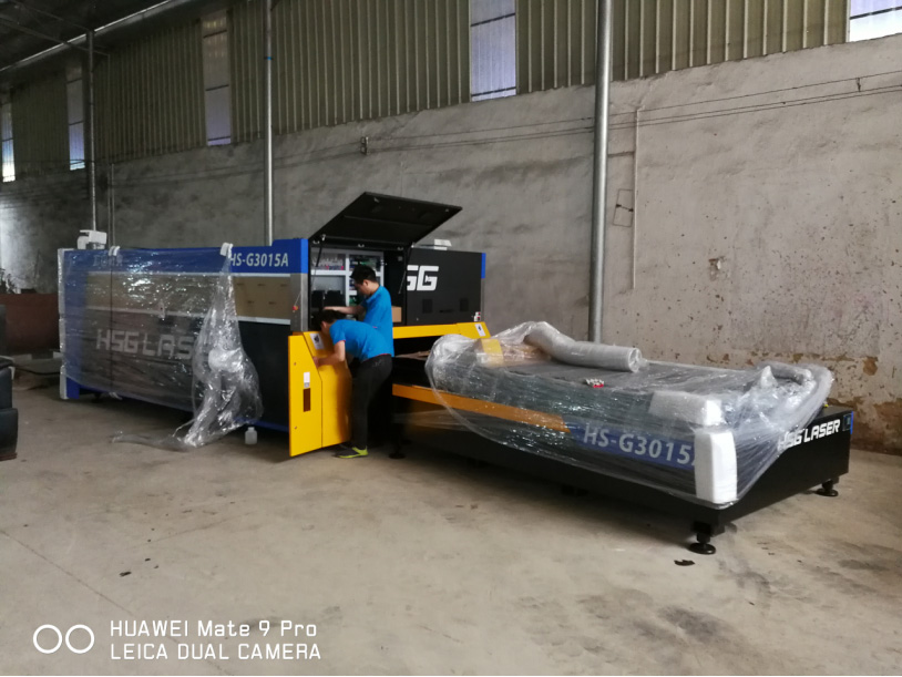 國產(chǎn)宏山激光機(jī)卸車施工