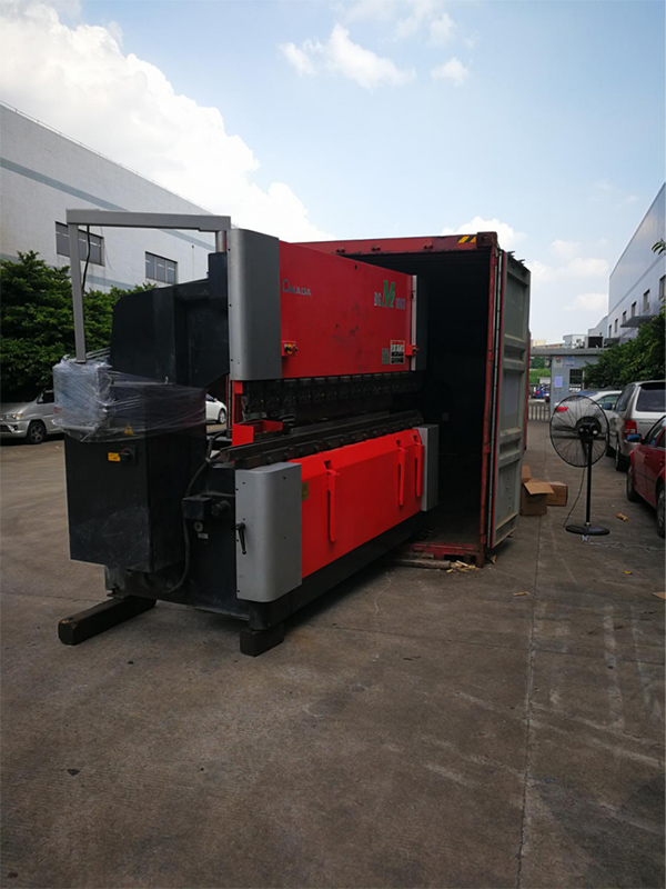 大型折彎機出口裝貨柜