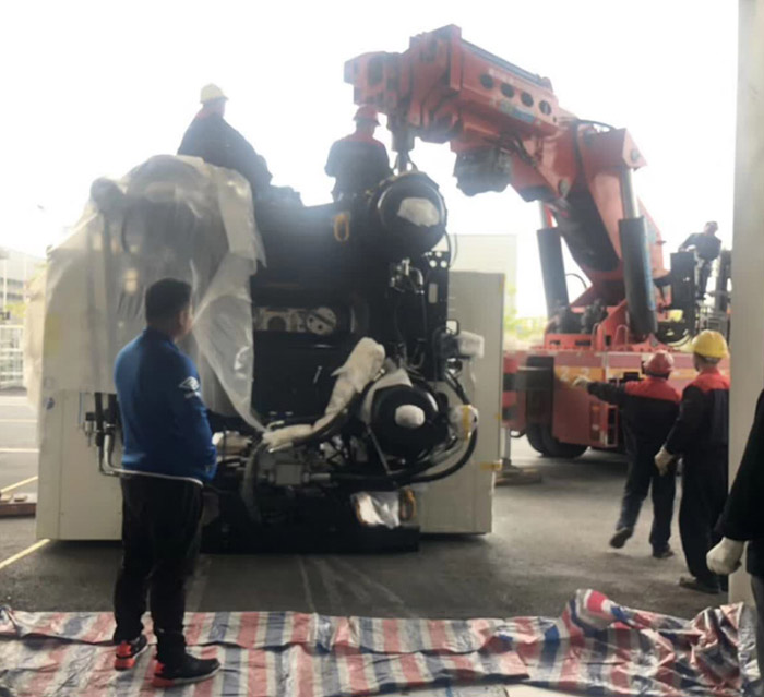 大型注槊機卸車移位至車間