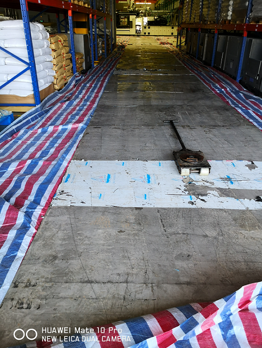 大型注槊機(jī)卸車移位至車間